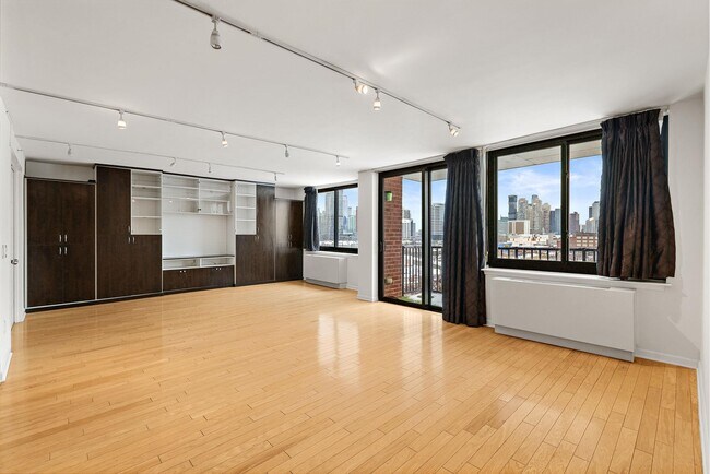 Building Photo - 700 Grove St