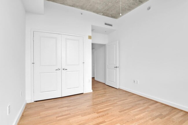 Building Photo - 300 S Australian Ave