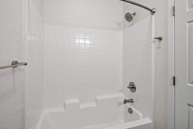 Building Photo - 1824 Kestrel Cir