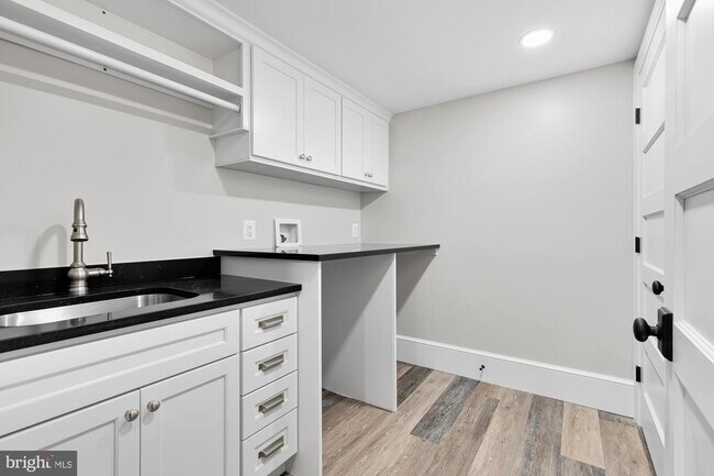 Building Photo - 4201 Bradley Ln