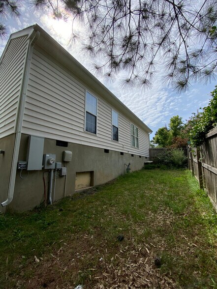Building Photo - 3 Forest Creek Dr