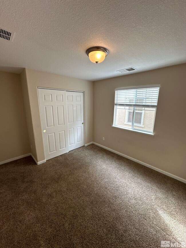 Building Photo - 3994 Dominus Dr
