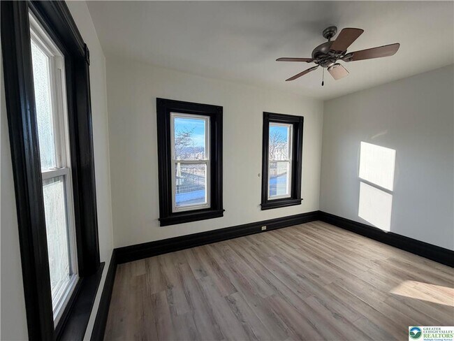 Building Photo - 146 W Broad St