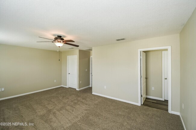 Building Photo - 3862 Falcon Crest Dr