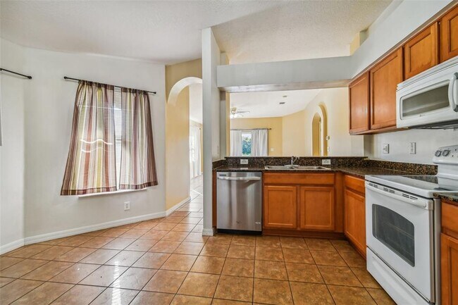 Building Photo - 7956 Carriage Pointe Dr