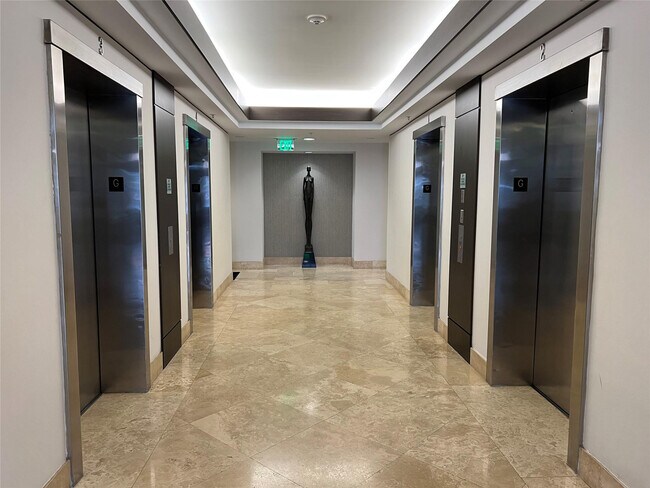 Building Photo - 511 SE 5 Ave