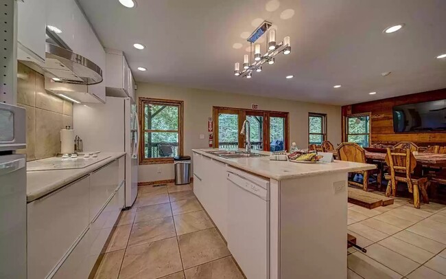 complite kitchen - 7022 Aska Rd