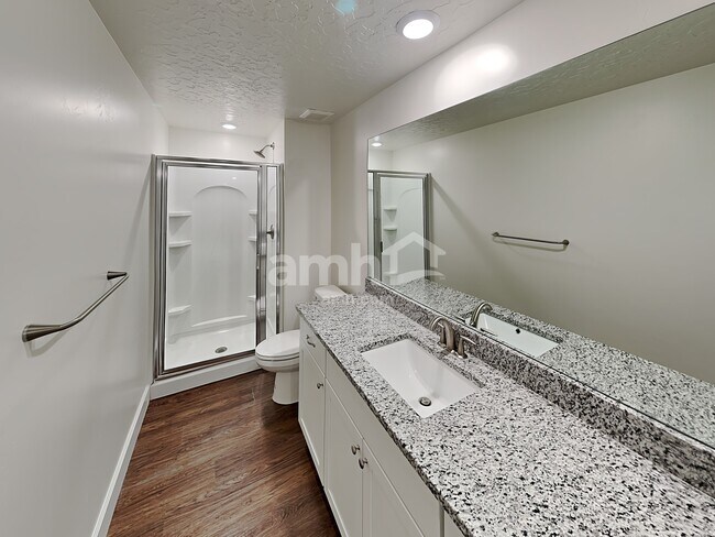 Building Photo - 2986 E N Vlg Dr