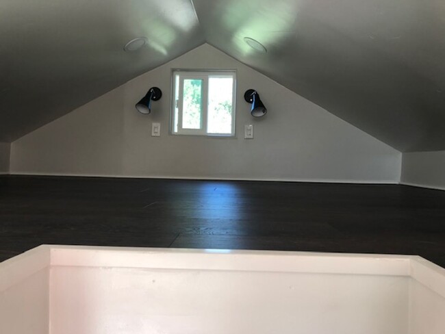 Building Photo - Private Studio w/Loft, 1 Bath rental in Gr...
