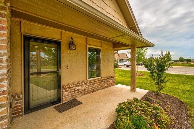 Building Photo - 5700 Goldfinger Rd