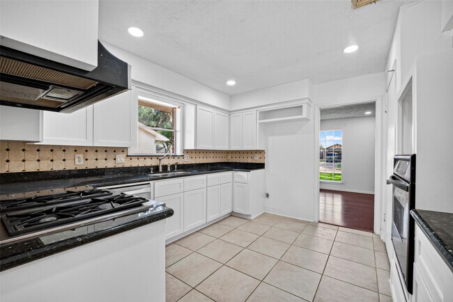 Building Photo - 3910 Chile Dr