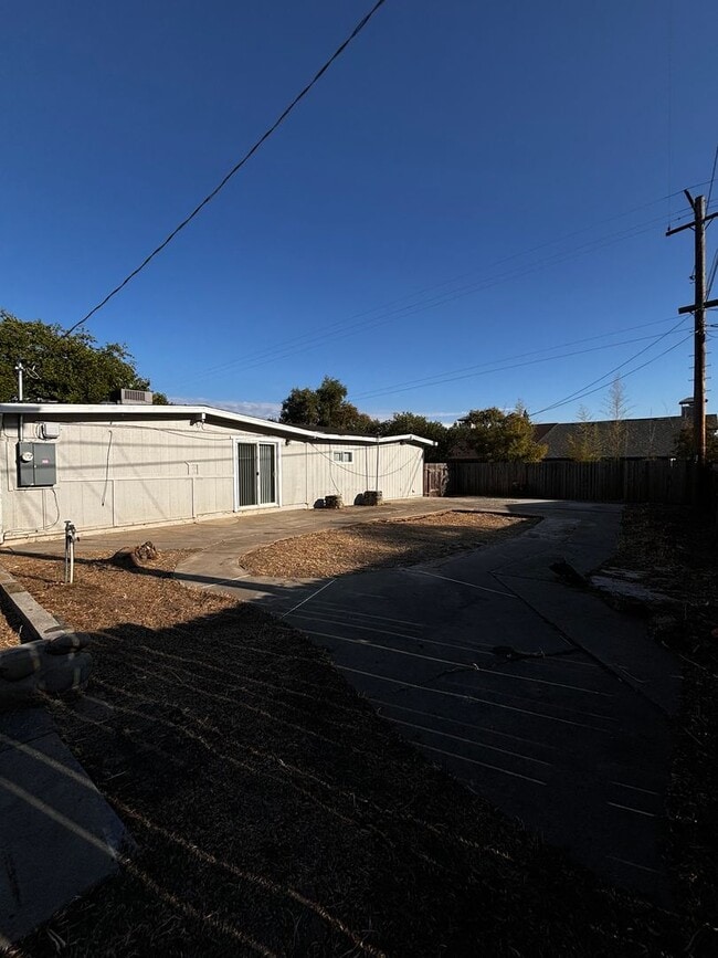 Building Photo - APPLY AT WWW.CVHOMES.COM