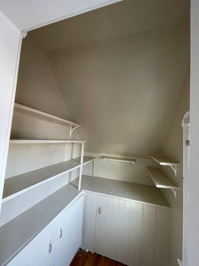 Building Photo - Cleveland Street