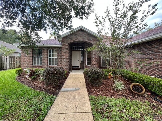 Building Photo - Wonderful 4/3 minutes from the beach! Must...
