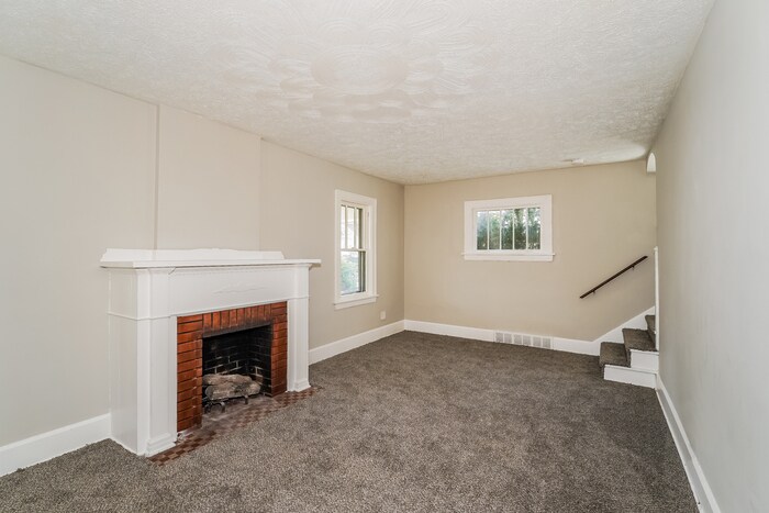 Building Photo - 1420 Oakwood Ave