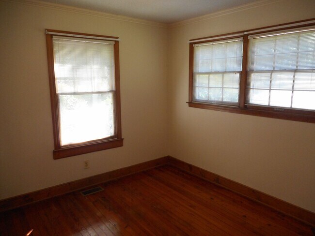 Building Photo - Lake Front 2-Bedroom Home on Beautiful Lake Wylie with a Dock and Boat Lift