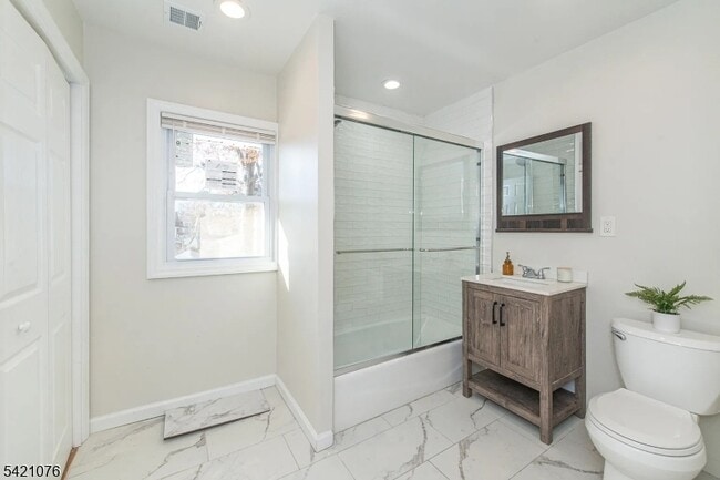 Building Photo - 116 Franklin St