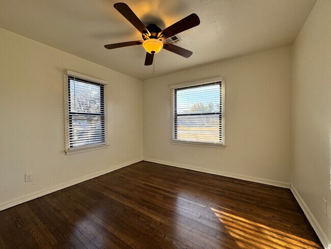 Building Photo - Charming Home for Rent