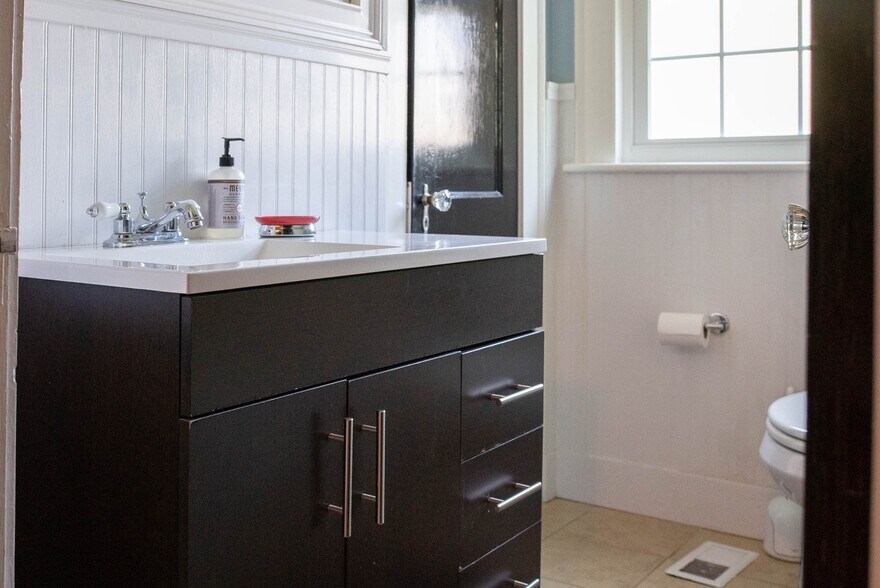 Downstairs bath with tub - 417 E Government Ave