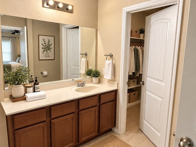 Building Photo - 915 Quartz Trl