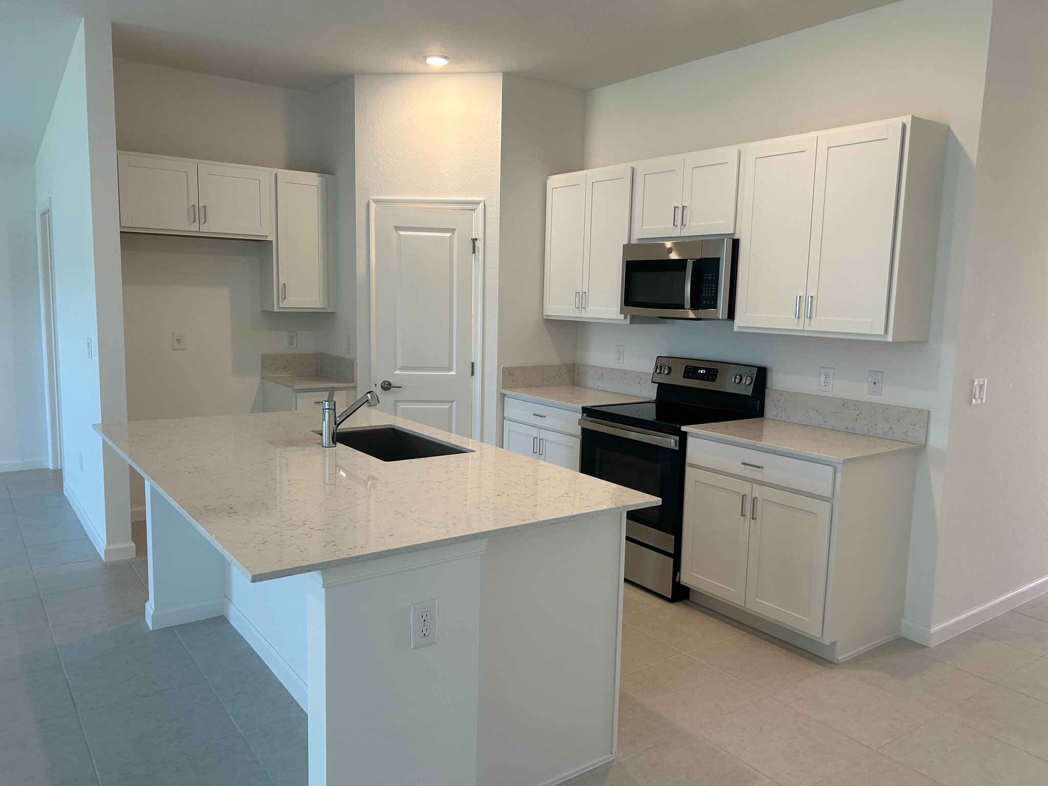 Kitchen - 4209 Longmour Ln