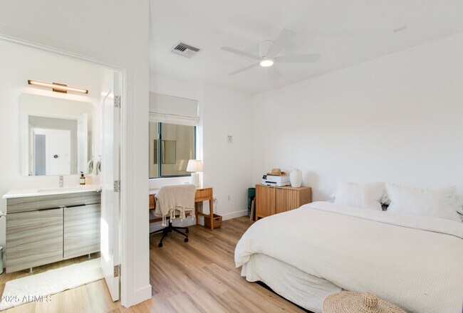 Building Photo - 4220 N 32nd St