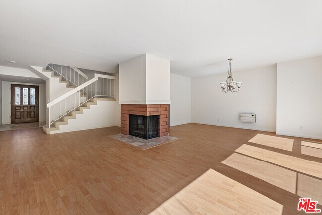 Building Photo - 106 Cresta Verde Dr
