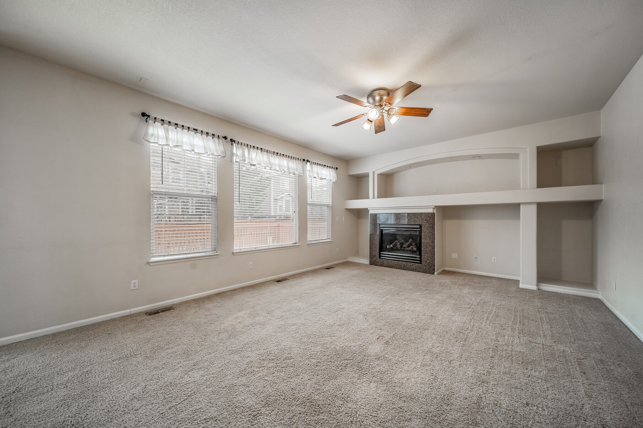 Building Photo - 11598 S Maiden Hair Way