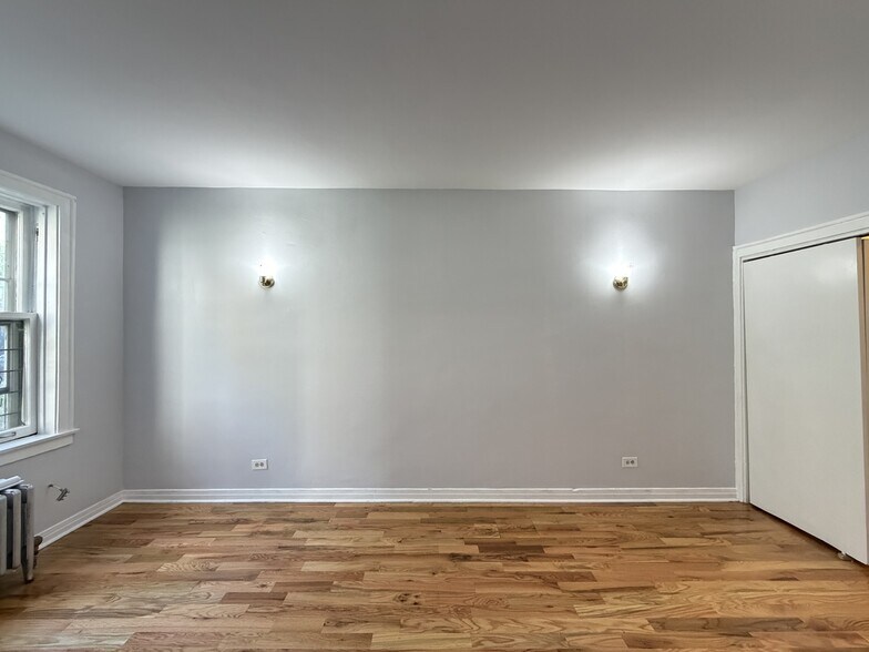 Building Photo - 843 W Leland Ave