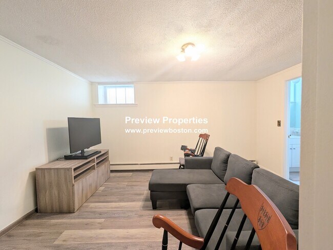 Building Photo - 17 Matchett St