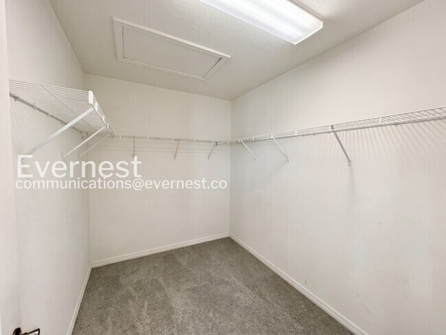 Building Photo - 11211 Flora Springs Dr