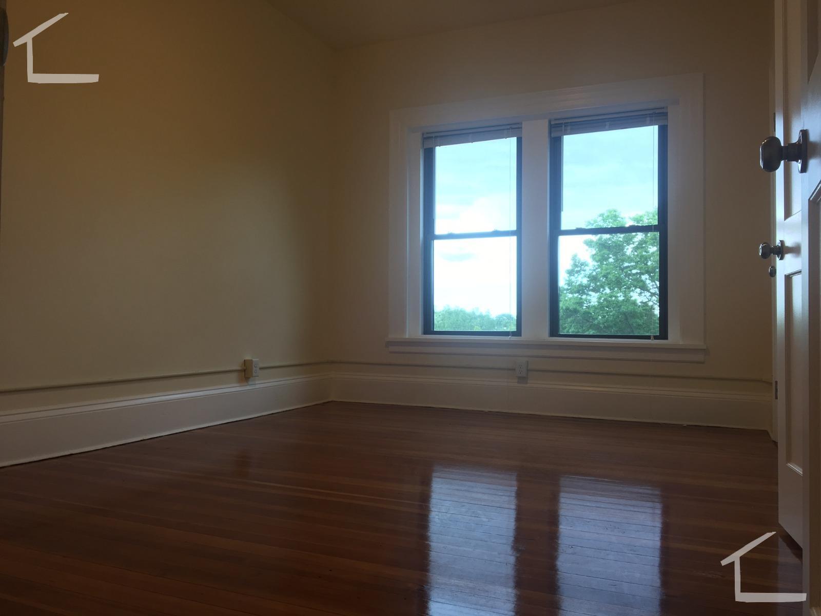 Building Photo - 1463 Beacon St
