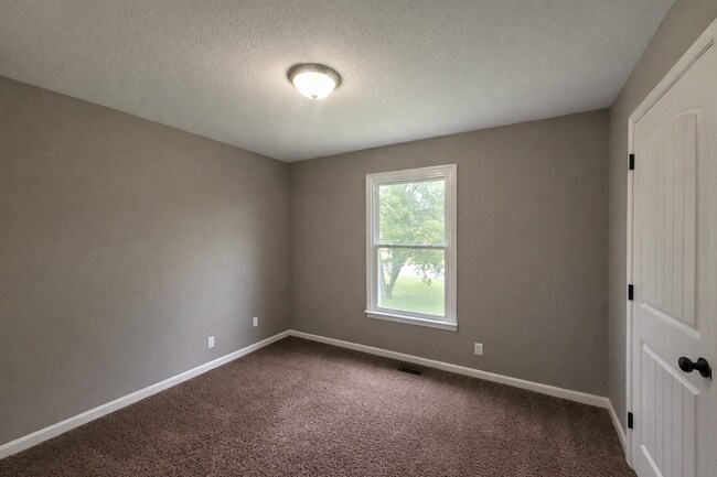 Building Photo - $1500 3 Bedroom 2 Bath Modern Brick Home!