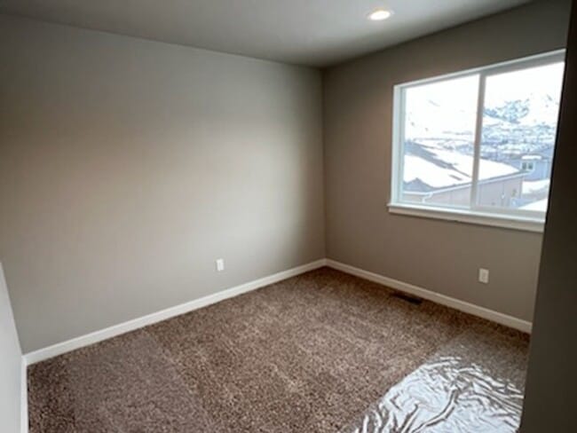 Building Photo - 1098 S New Oak Ln