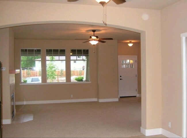 Building Photo - One Time-Lease-Up Adorable Craftmans Style...
