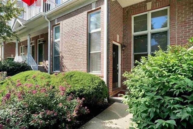 Building Photo - 400 Kingston Ct