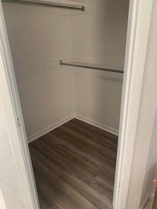 Building Photo - 7633 Thompson Pky