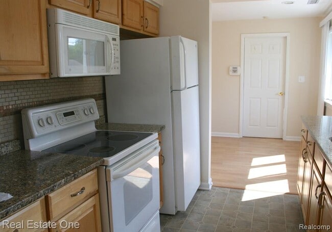 Building Photo - 3268 Troy Ave