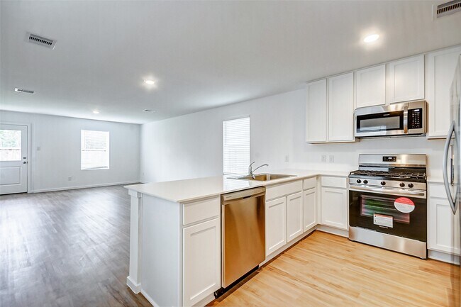 Building Photo - 21543 Carosella Dr