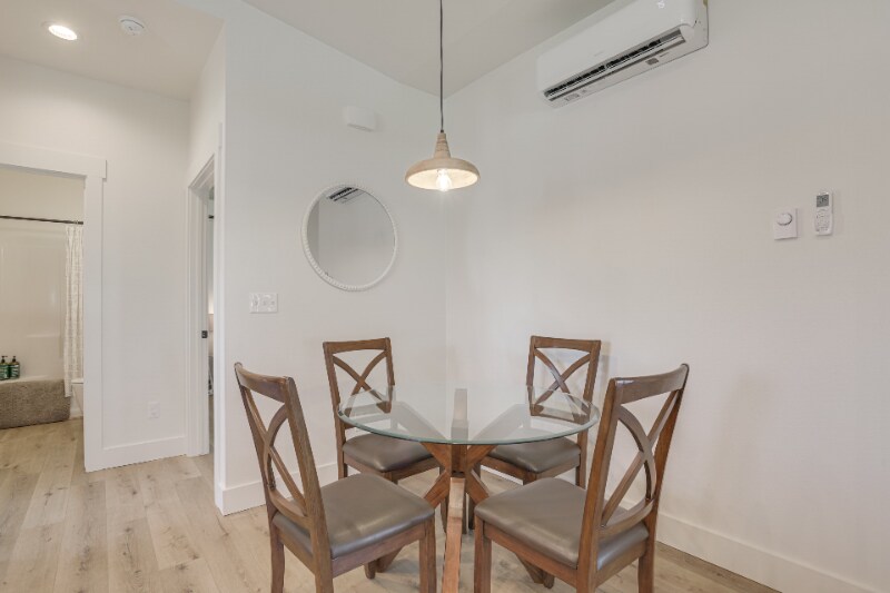 Building Photo - 1403 Windsor Dr