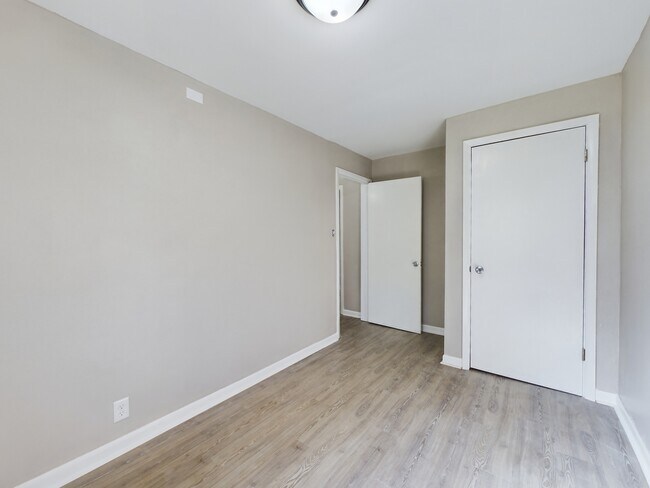 Building Photo - 112 Brady Ln