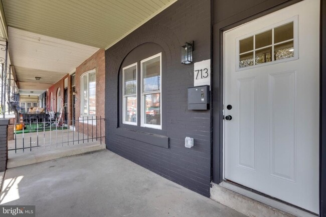 Building Photo - 713 S 55th St