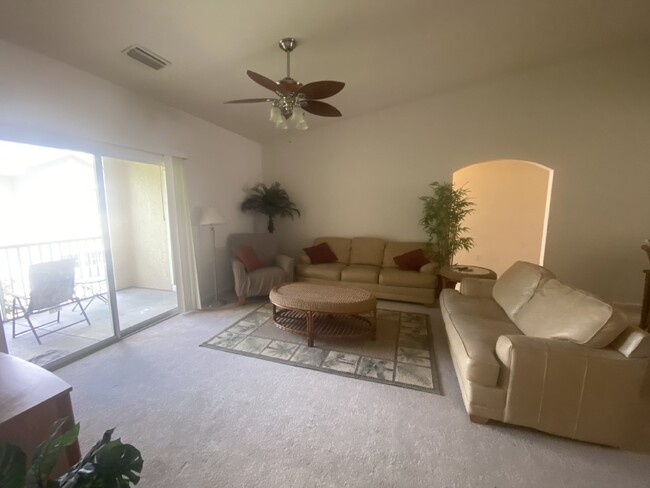 Building Photo - FOR RENT:  3 Bedroom 2 Bathroom Condo w/at...