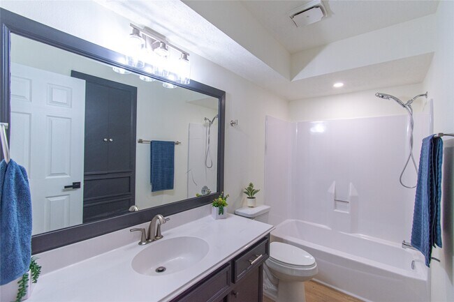 Building Photo - 822 Red Rock Canyon Dr