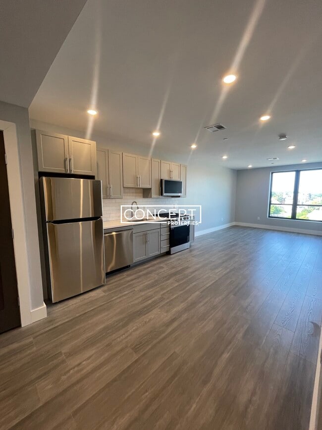 Building Photo - 365 Western Ave