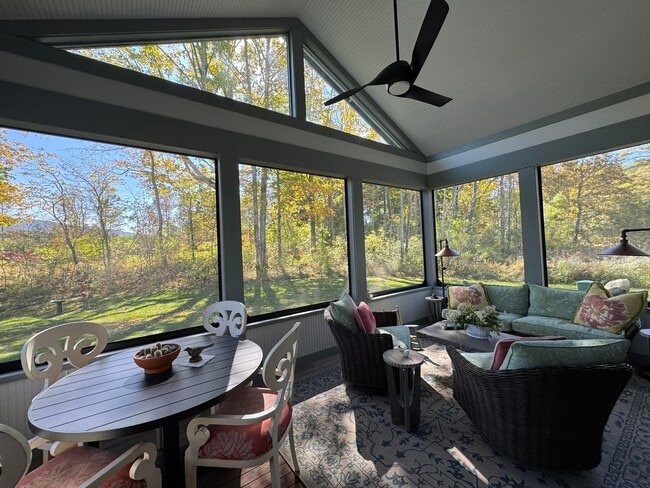 Building Photo - 57 Taconic Rd