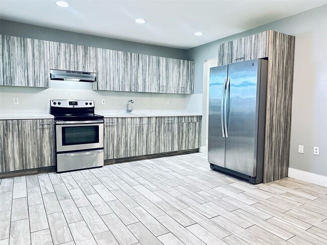 Building Photo - 1756 NW 2nd Ct