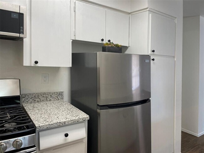 Building Photo - 1529 Wirt Rd