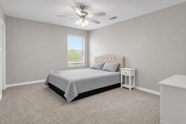 Building Photo - 1506 Sombras Dr