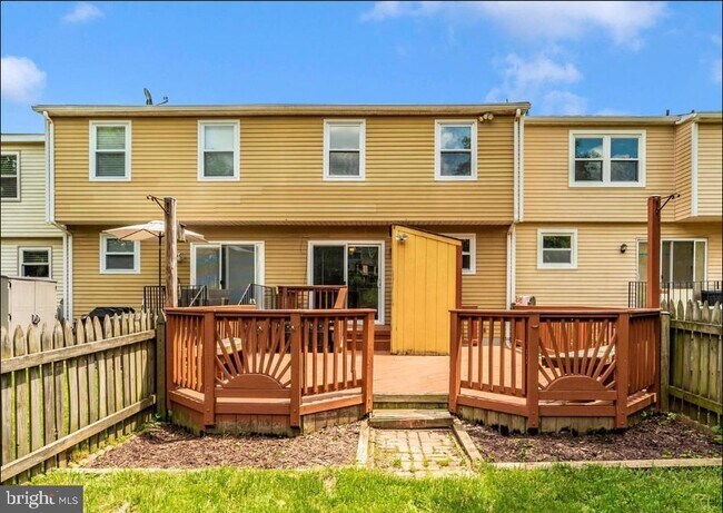 Building Photo - 381 W Thornhill Pl